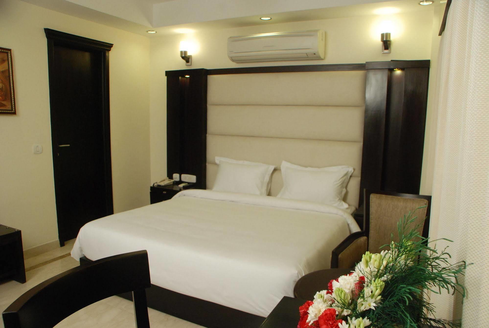 Hotel Meridian Plaza New Delhi Extérieur photo